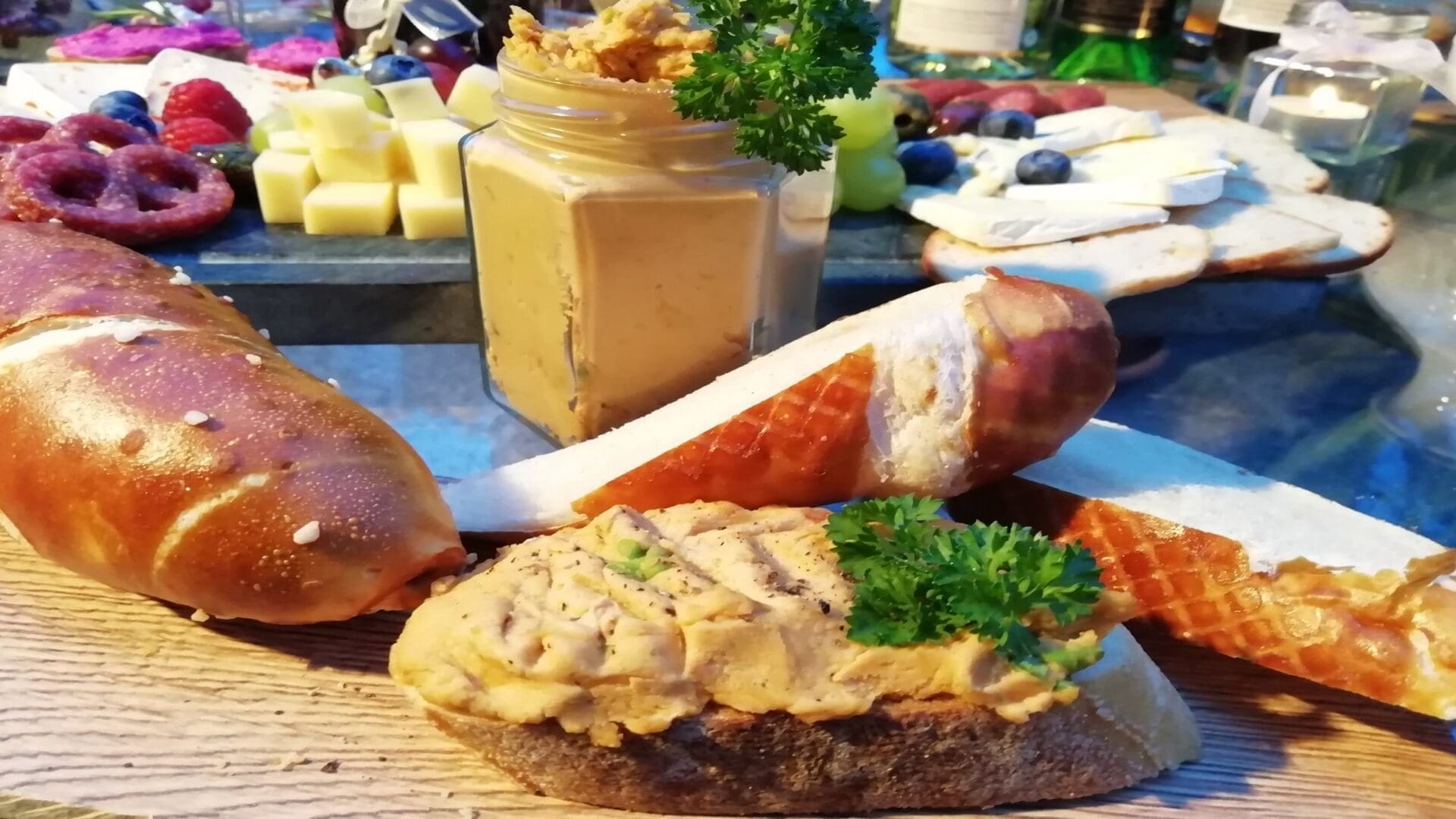 Veganer Brotaufstrich mit Kichererbsen