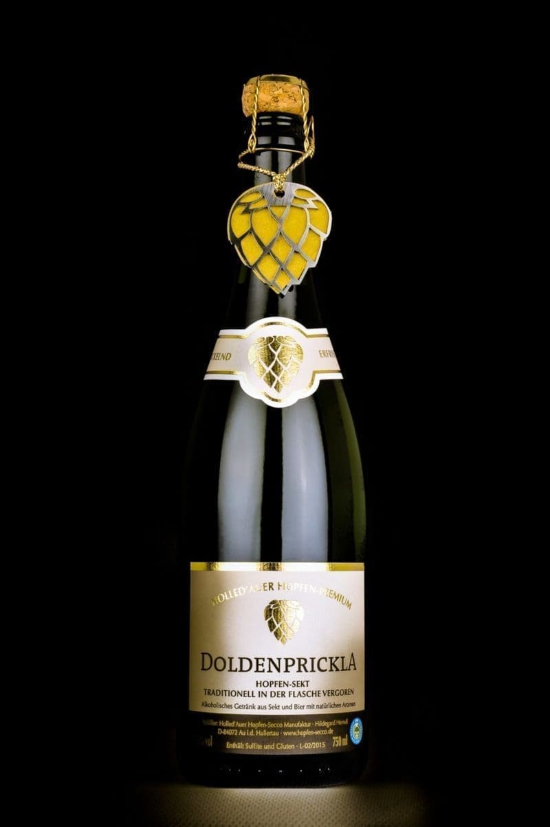Eine Flasche des Doldenprickla